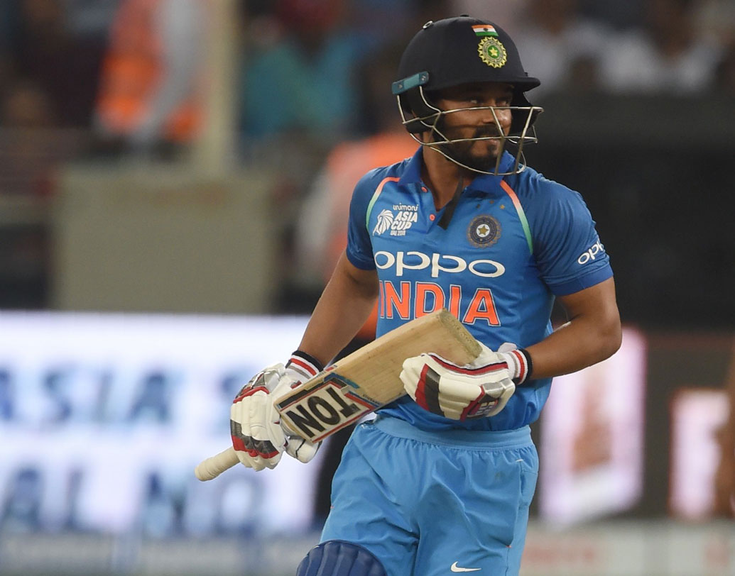 কেদারের লড়াই: আর সব শেষে বলতেই হবে কেদার যাদবের লড়াই। চোট পাওয়ার পরও দলের স্বার্থে মাঠে নামলেন। ঠিক মতো হাঁটতে না পারলেও তাকে বিশেষ গুরুত্ব দেননি। দলকে জিতিয়েই শেষ পর্যন্ত মাঠ ছাড়েন কেদার।