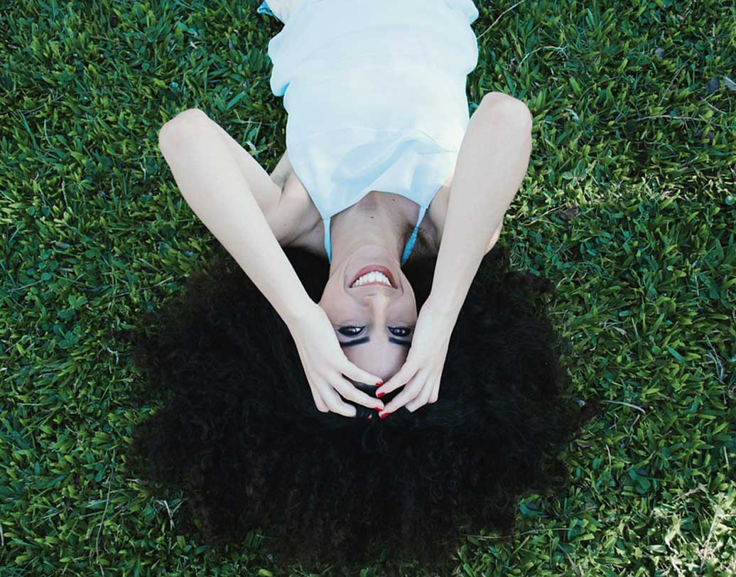 আমেরিকান হার্ট রিসার্চ অ্যাসোশিয়েশন বলছে, জোরে হাসুন। প্রাণ খুলে হাসলে হার্টের ভাল্‌ব ভাল থাকে। জোর করে হাসি নয়, মন ভাল থাকার কাজে যুক্ত থেকে স্বতঃস্ফূর্ত ভাবে হাসুন। ছবি: পিক্সঅ্যাবে।