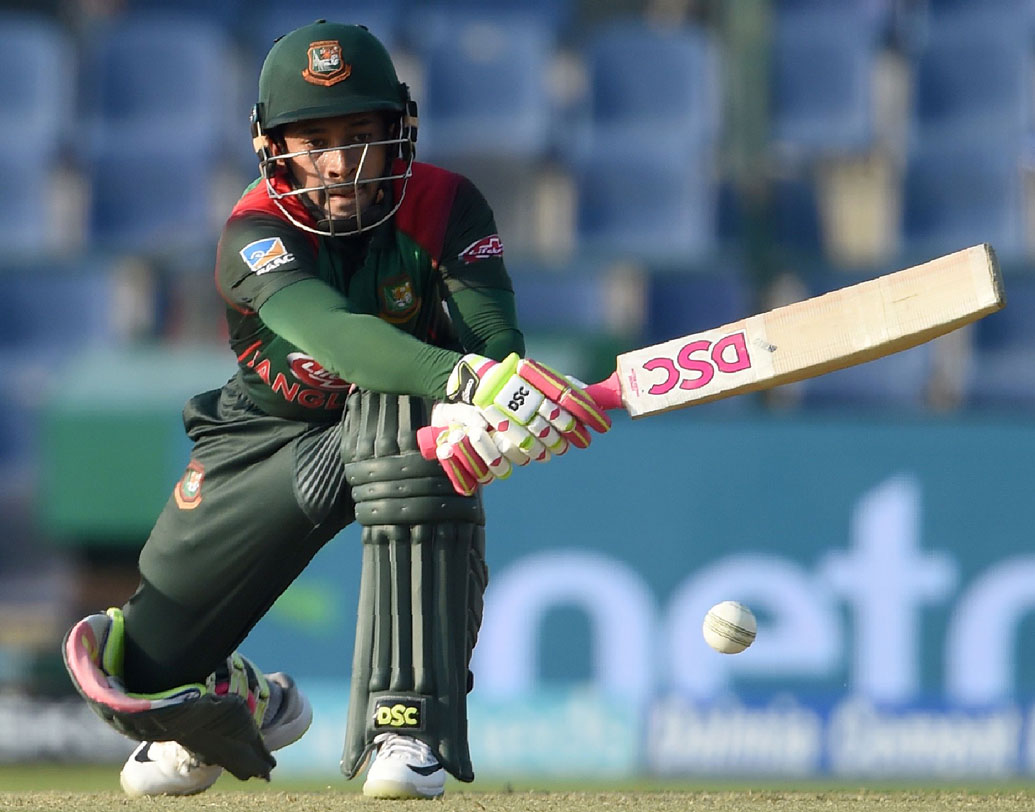মুশফিকুর রহিম: তিন নম্বর জায়গাটি নিশ্চিত ভাবে থাকবে এই বাংলাদেশি ক্রিকেটার। মিডল অর্ডারে রহিমের খেলা নজর কেড়েছে বার বার। ৬০ এর উপর গড়ে করেছেন ৩০২ রান।