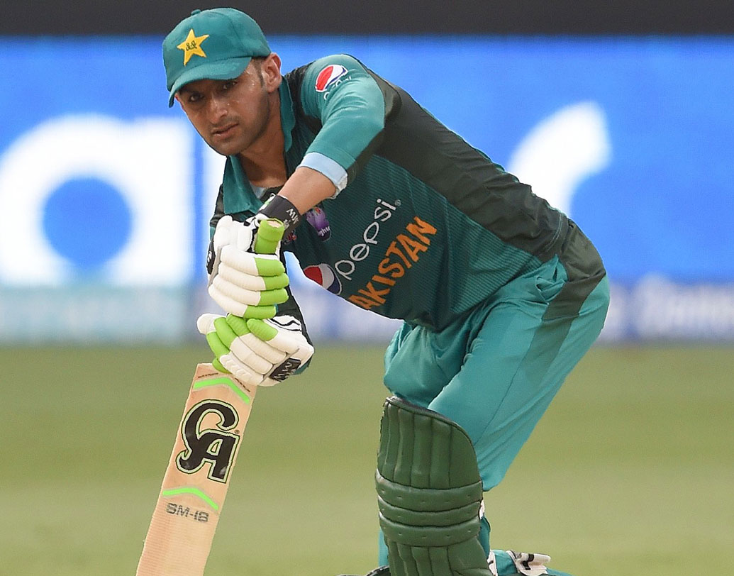 শোয়েব মালিক: এর পরই আসুক পাকিস্তানের এই প্রাক্তন অধিনায়ক। এশিয়া কাপে বেশ ভালই ধারাবাহিকতা দেখা গিয়েছে শোয়েবের মধ্যে। অনেক ম্যাচে একা লড়াই করেছেন। টুর্নামেন্টে তাঁর রানের গড় ৭০.৩৩।