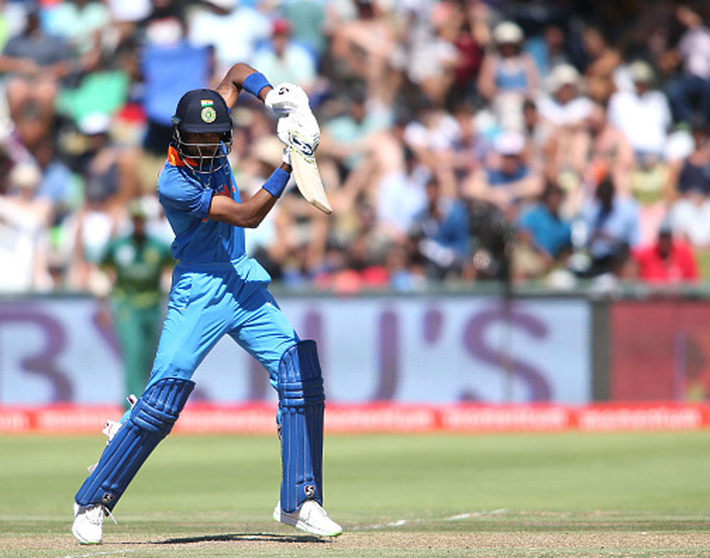 হার্দিক পাণ্ড্য: এশিয়া কাপে চোট পেয়ে ছিটকে গিয়েছেন। তবে, বিশ্বকাপে দলে থাকা নিশ্চিত। ইংল্যান্ডের পরিবেশে হার্দিকের বোলিং খুবই কার্যকর হবে। ব্যাট হাতে দ্রুত রান তোলার ক্ষমতা রাখেন। বাড়তি পাওনা পাণ্ড্যর অনবদ্য ফিল্ডিং। তবে এশিয়া কাপে রবীন্দ্র জাডেজার ফর্ম নতুন করে ভাবতে বাধ্য করবে নির্বাচকদের।