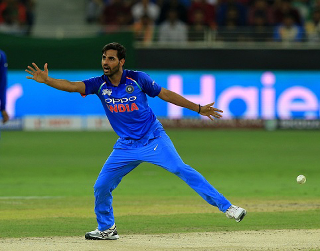 ভুবনেশ্বর কুমার: গত ইংল্যান্ড সফরে চোটের কারণে দলে ছিলেন না। এশিয়া কাপে ফিরে এসেই দুর্দান্ত পারফর্ম দিয়েছেন। আসন্ন বিশ্বকাপে ইংল্যান্ডের পরিবেশে ভুবিকে সামলানো কঠিন হবে বিপক্ষ দলের ক্ষেত্রে।