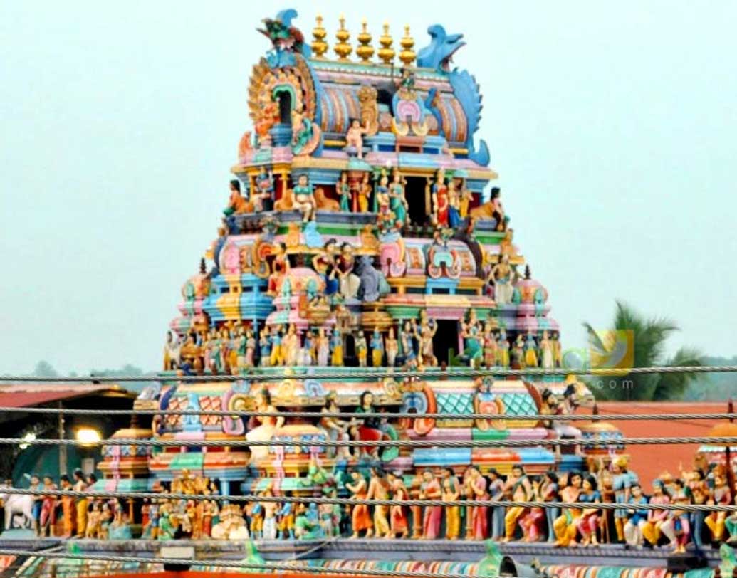 কেরলের আট্টুকাল ভগবতী মন্দিরে প্রবেশ নিষেধ পুরুষদের। পোঙ্গল উৎসবের সময় সবচেয়ে বেশি সংখ্যক মহিলা ভক্ত মন্দিরে প্রবেশের জন্য গিনেস বুকেও নাম ওঠে মন্দিরটির।