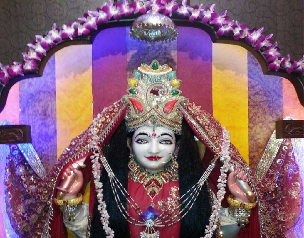 সন্তোষী মাতার যে মন্দিরগুলি রয়েছে দেশজুড়ে, সেখানে শুক্রবার পুরুষদের প্রবেশ নিষেধ।