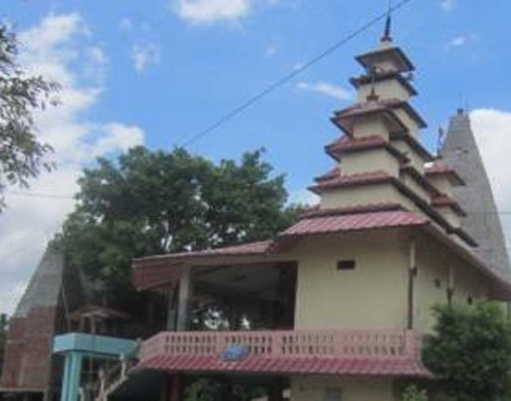 বিহারের মজফফরপুরের মাতা মন্দিরে বেশ কিছু বিশেষ দিনে পুরুষদের এক্কেবারে প্রবেশ নিষেধ। সেই সময় পুরুষরা পৌরোহিত্যও করতে পারেন না।