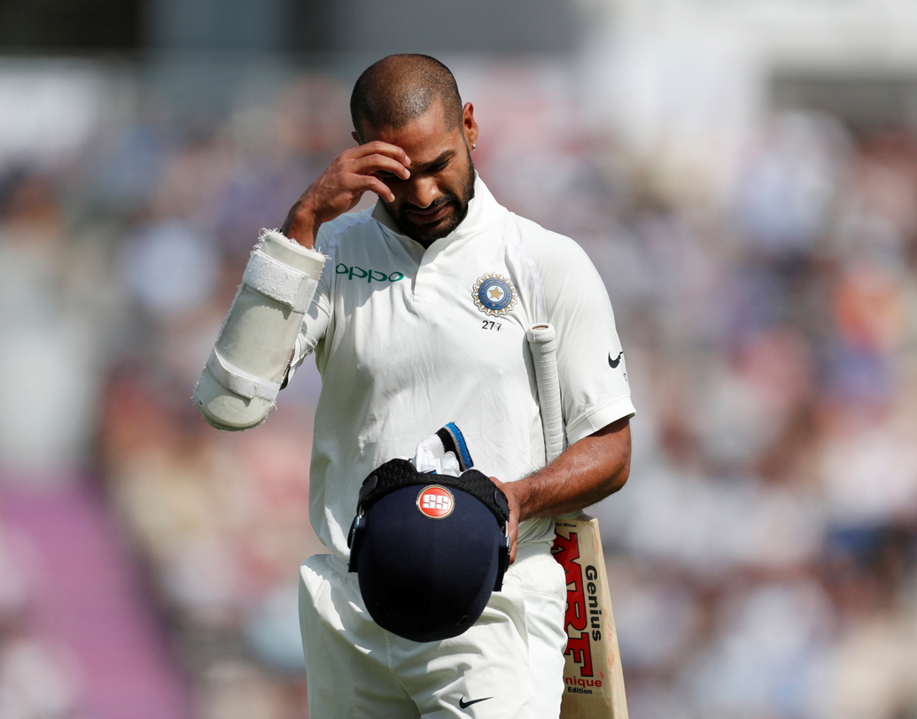 শিখর ধওয়ন: বিরাট কোহালির অন্যতম প্রিয় পাত্র। তাই হয়তো ব্যর্থতার পরও দলে থেকে গিয়েছেন। বার বার সুযোগ পেলেও কাজে লাগাতে পারেননি। চতুর্থ টেস্টেও ব্যর্থতা শিখরের ভবিষ্যৎ নিয়ে প্রশ্ন তুলে দিল।