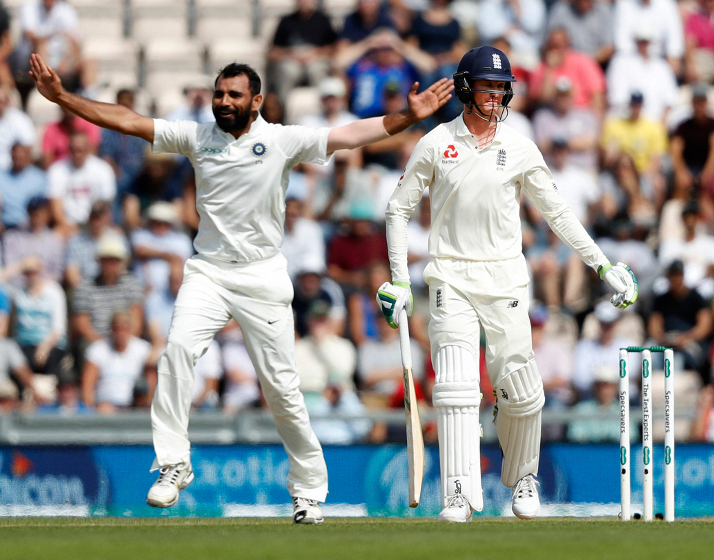 ভারতীয় পেস বোলিংয়ের সর্বকালের অন্যতম সেরা প্রদর্শনী ছিল সাউদাম্পটনের প্রথম ইনিংস। কিন্তু, শামি বাদে বাকি বোলারদের সেই দাপট দ্বিতীয় ইনিংসে অনেকটাই কম ছিল। ভারতীয় বোলারদের দুর্বলতাকে কাজে লাগালেন রুট-কারেনরা।