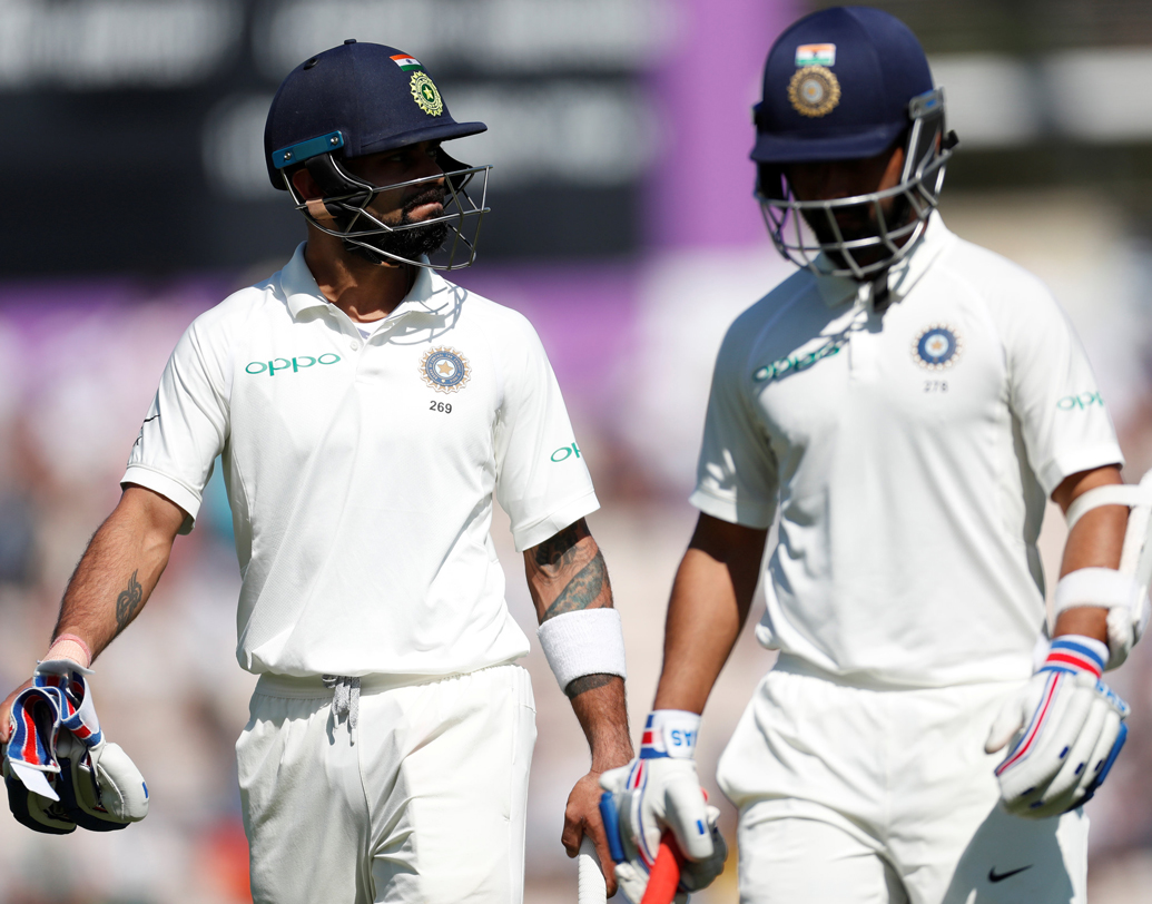  দু-এক জন ছাড়া কোনও ভারতীয় ব্যাটসম্যানই ফর্মের ধারেকাছে নেই গোটা সিরিজে। দ্বিতীয় ইনিংসে কিছুটা লড়াই করলেন বিরাট-রাহানে। কিন্তু, তা যথেষ্ট ছিল না। একের পর এক ভারতীয ব্যাটসম্যানদের আসা-যাওয়া লেগে থাকল গোটা পর্বে।