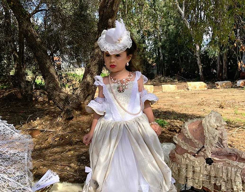 মিয়ার স্টাইল স্টেটমেন্ট ইন্টারনেটে, সোশ্যাল মিডিয়ায় ভাইরাল হয়ে গিয়েছে। চুল কিংবা পোশাক, সবাই কথা বলছে এই খুদেকে নিয়েই।