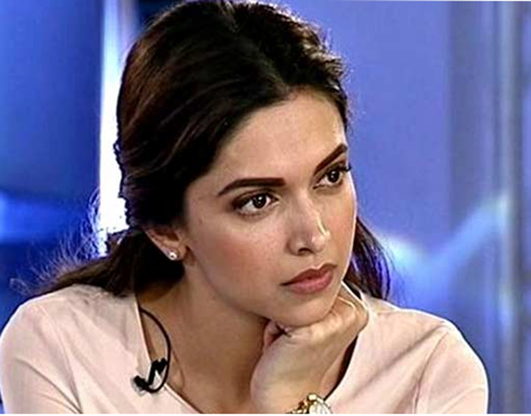 দীপিকা পাড়ুকোন: সাপ নিয়ে রীতিমতো আতঙ্কে ভোগেন এই নায়িকা। কোনও দড়ি দেখলেও মনে হয় সাপ রয়েছে।