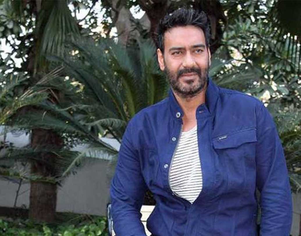 অজয় দেবগণ: পরিচ্ছন্নতা নিয়ে এতটাই বেশি খুঁতখুতে তিনি, হাত দিয়ে খাবার খেতে সবচেয়ে বেশি ভয় পান। আর ভয় পান উচ্চতাকে। ভার্টিগোর সমস্যা রয়েছে নাকি ‘সিংহম’ অভিনেতার।