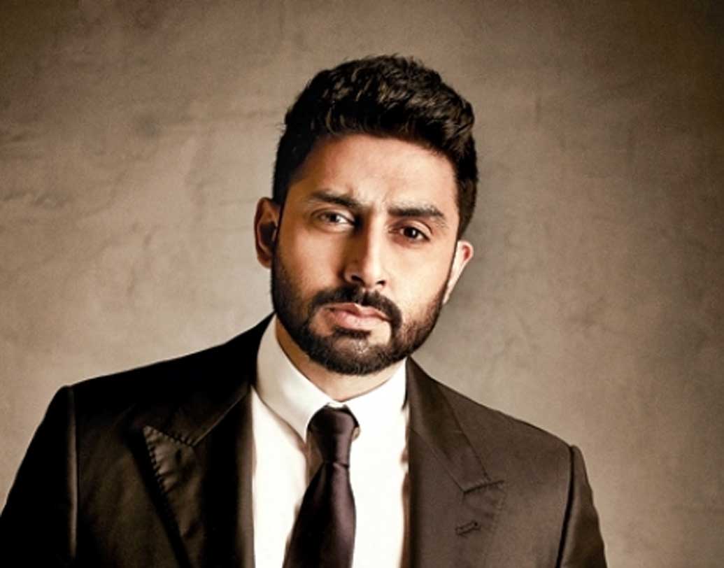 অভিষেক বচ্চন: অভিষেক নাকি ফল খেতে ভয় পান। ছোটবেলায় একেবারেই খেতে চাইতেন না ফল।