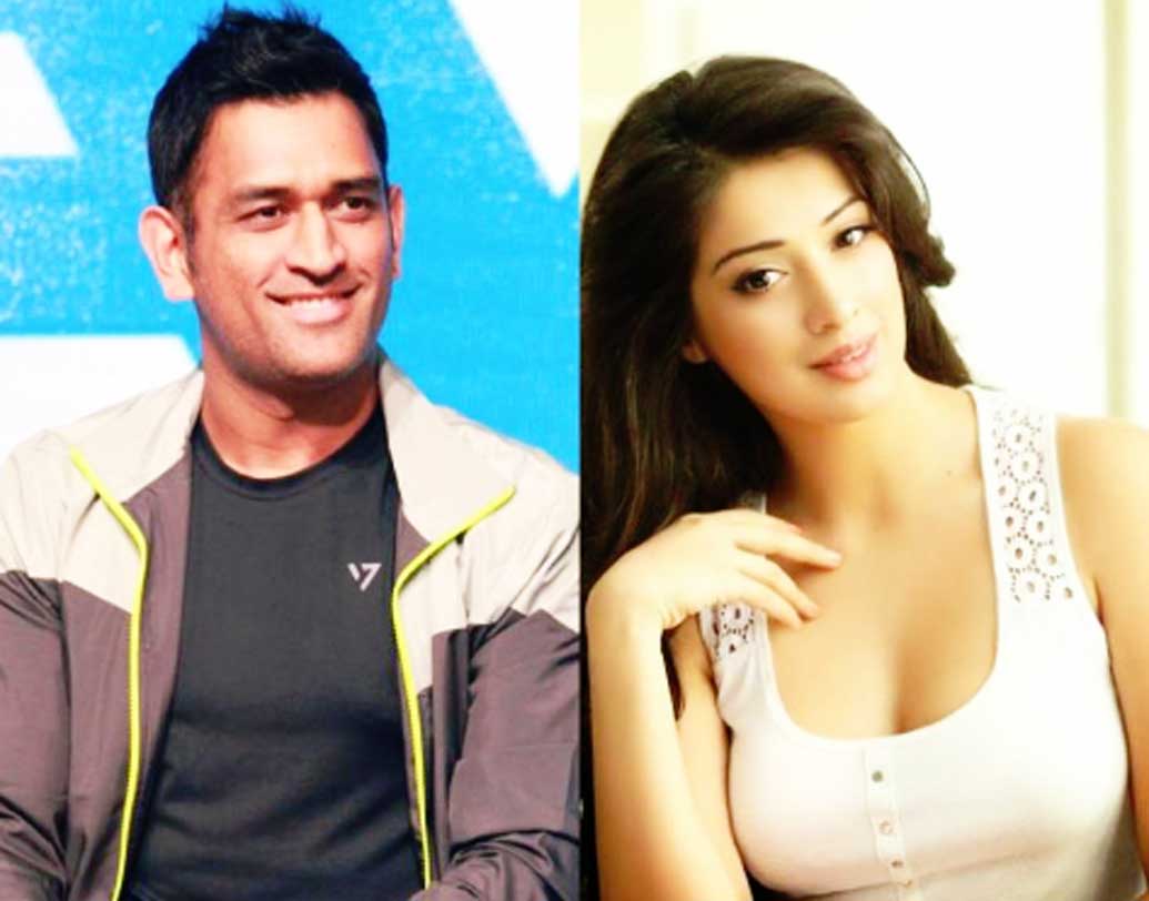 দক্ষিণী অভিনেত্রী রাই লক্ষ্মী প্রেমে পড়েছিলেন ক্যাপ্টেন কুলের। বিয়েও নাকি করতে চেয়েছিলেন। পরে রাই সংবাদ মাধ্যমে স্বীকারও করেছিলেন দু’জনের সম্পর্কের কথা। বলেছিলেন, ‘‘আমি জানি না আমাদের দু’জনের সম্পর্ক কী ছিল, তবে ব্যাপারটা কোনও দিন ওয়ার্ক আউট করেনি। কিন্তু আমাদের দু’জনেরই দু’জনের প্রতি অগাধ শ্রদ্ধা রয়েছে।’’