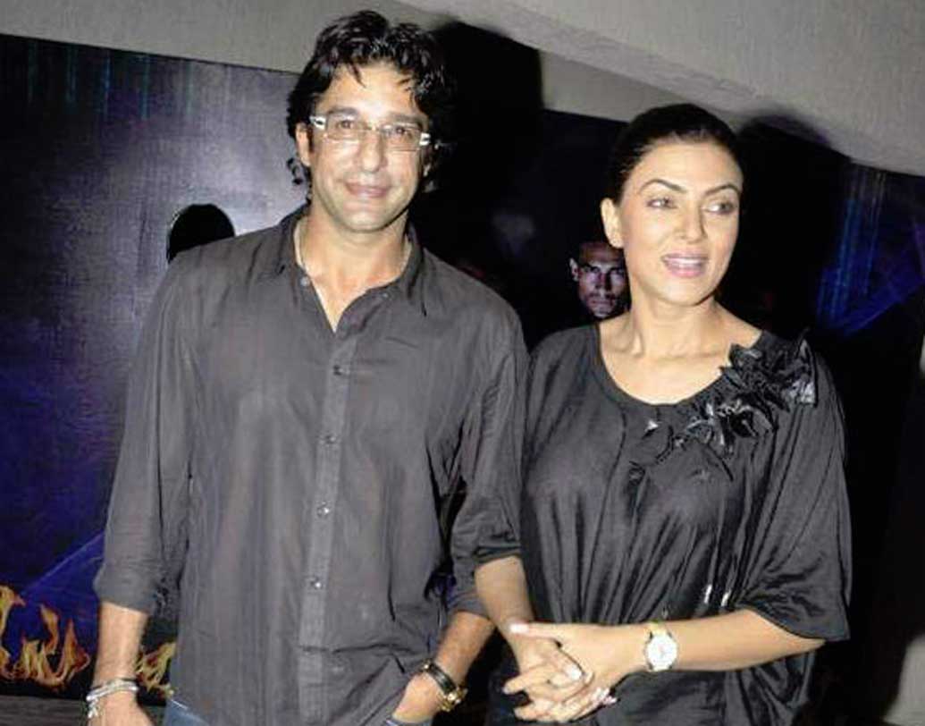 ওয়াসিম আক্রমের সঙ্গে সুস্মিতা সেনের সম্পর্ক নিয়ে বলিউডে অনেক কথা হয়েছিল এক সময়ে। ২০০৮ সালে একটি রিয়্যালিটি শো’তে কাজ করার সুবাদে সুস্মিতা আর আক্রম কাছাকাছি এসেছিলেন বলে শোনা যায়। এমনকি এ-ও রটে যে, দু’জনে নাকি বিয়ে করতে চলেছেন। কিন্তু না, সে সম্পর্ক বেশি দিন টেকেনি।