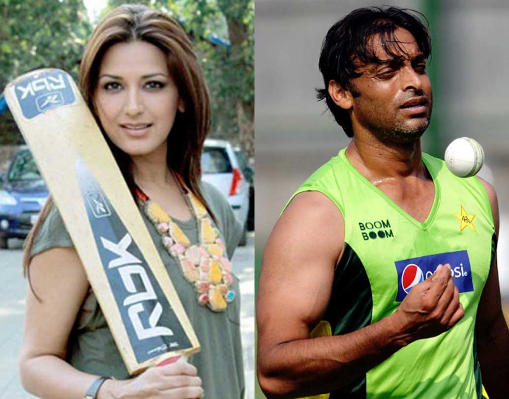 পাকিস্তানের রাওয়ালপিন্ডি এক্সপ্রেস আবার ক্লিন বোন্ড হয়ে গিয়েছিলেন সোনালি বেন্দ্রের প্রেমে। ২০০৪ সালে ইন্দো-পাক সিরিজের সময়ে শোয়েব আখতারের সঙ্গে দেখা হয় সোনালি বেন্দ্রের। তবে ওই অবধিই। তার থেকে বেশি আর এগোয়নি দু’জনের সম্পর্ক।