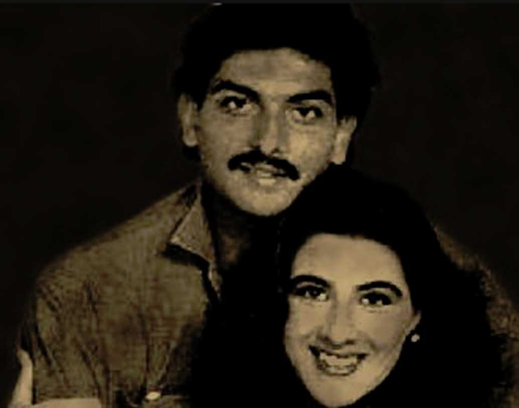 রবি শাস্ত্রীর সঙ্গেও অমৃতা সিংহের সম্পর্ক নিয়ে একসময়ে খুব আলোচনা হয়েছিল বলিউডে। দু’জনের কাওকে কখনও মুখ খুলতে দেখা যায়নি যদিও। শোনা যায়, একসময়ে প্রায়শই শারজা স্টেডিয়ামে রবির খেলা দেখতে আসতেন অমৃতা। যদিও পরে সইফ আলি খানকে বিয়ে করেন অমৃতা। আর রিতু সিংহকে বিয়ে করেন রবি শাস্ত্রী।