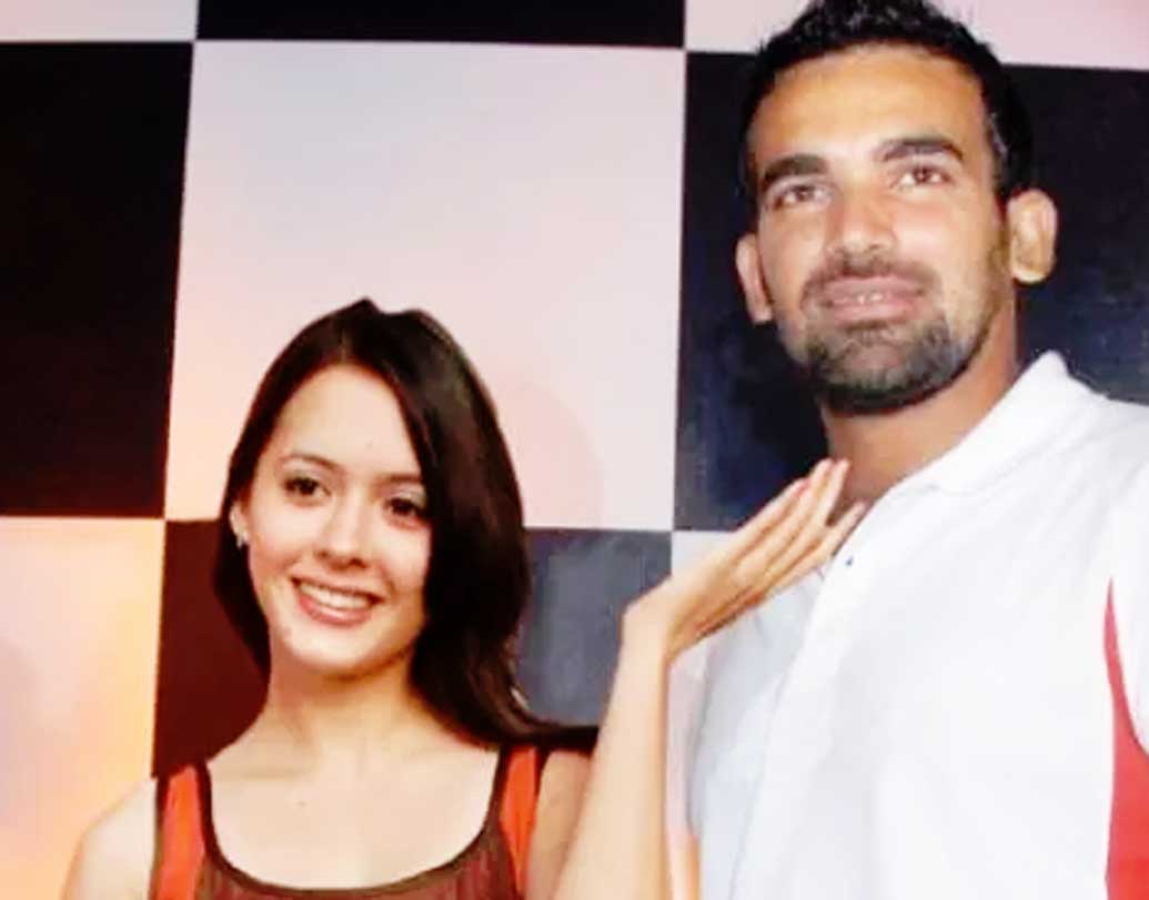 সিরিয়াস রিলেশন ছিল জাহির খান আর অভিনেত্রী ইশা শর্বাণীর। বিয়ে অবধিও এগোচ্ছিলে দু’জনে। কিন্তু ২০১২ সালে ব্রেক আপ হয়ে যায় জাহির আর ইশার। ইশা স্বীকার করেছিলেন, ‘‘আমি আর জাহির বহুদিন একসঙ্গে সম্পর্কে ছিলাম। কিন্তু না এখন সবই শেষ।’’