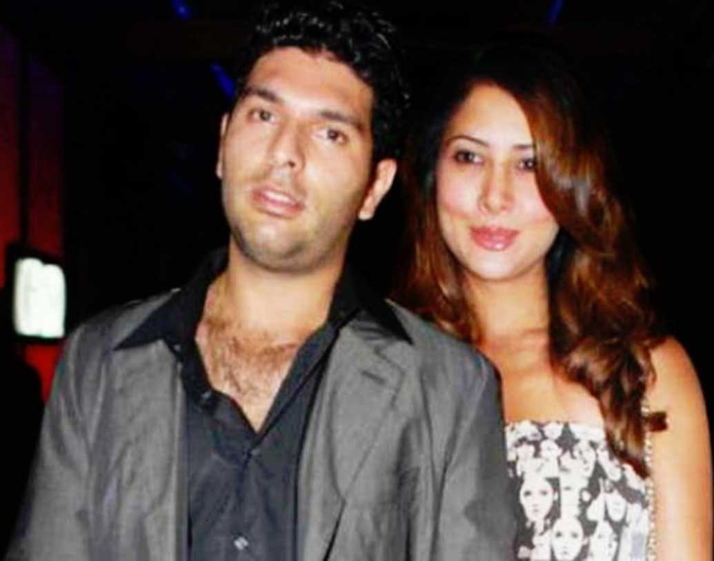 তাঁদের সম্পর্ক নিয়ে একসময়ে বলিউডে জোর চর্চা ছিল। বলি বহু অনুষ্ঠানে একসঙ্গেই দেখা যেত যুবরাজ সিংহ আর কিম শর্মাকে। বহুদিন টিকেছিল দু’জনের সম্পর্ক। কিন্তু কিমকে যুবরাজের মা’য়ের পছন্দ ছিল না বলেই তাঁদের প্রেম আর বিয়ে অবধি গড়ায়নি।