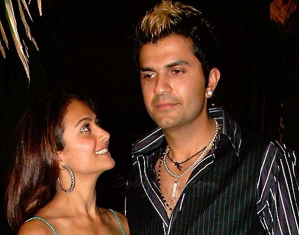 লন্ডনের ক্রিকেটার উসমন আফজলের সঙ্গে প্রেম করতেন অমৃতা অরোরা। দু’জনের সম্পর্ক নিয়ে কোনও লুকোছাপাও করতেন না অমৃতা। কিন্তু ২০০৮ সালে তাঁদের চার বছরের সম্পর্কে দাঁড়ি পড়ে। অমৃতাও পরবর্তী কালে শাকিল লাদাককে বিয়ে করেন।