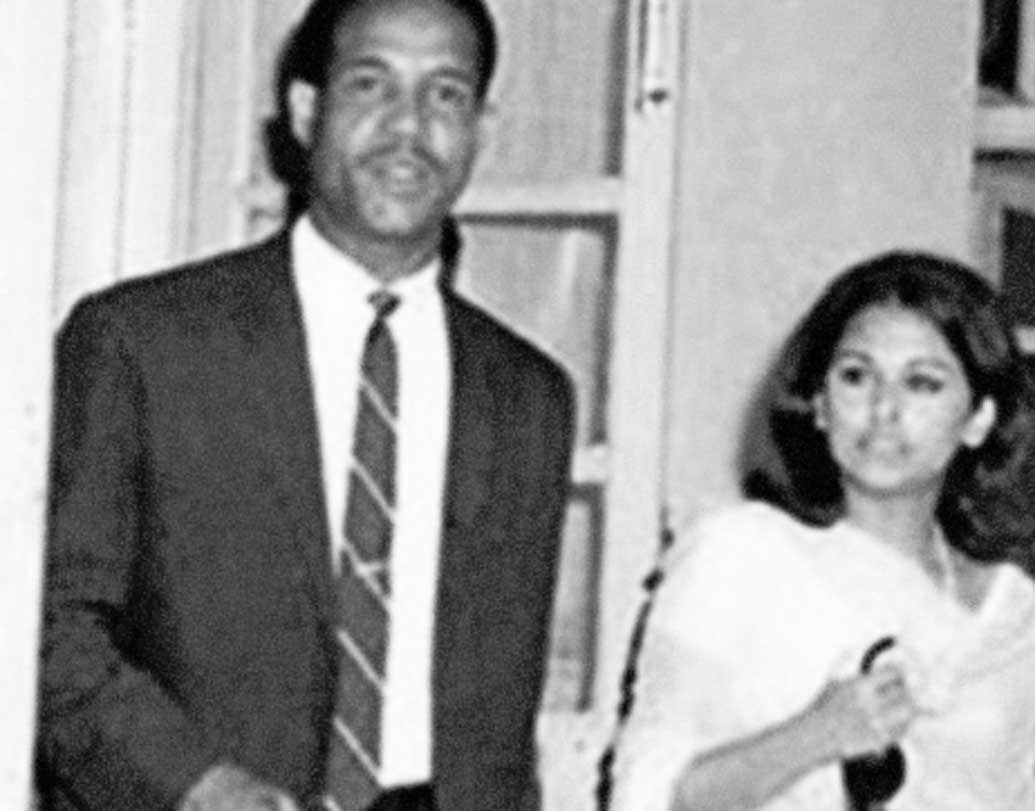 স্যার গ্যারি সোবার্সের সঙ্গে এনগেজডই হয়ে গিয়েছিলেন অভিনেত্রী অঞ্জু মহেন্দ্রু। কিন্তু সে সম্পর্কও টেকেনি বেশি দিন। বয়স কম ছিল বলে সে সময়ে ভুল করে ফেলেছিলাম, এরকমটাই একবার সংবাদ মাধ্যমকে জানিয়েছিলেন অঞ্জু।