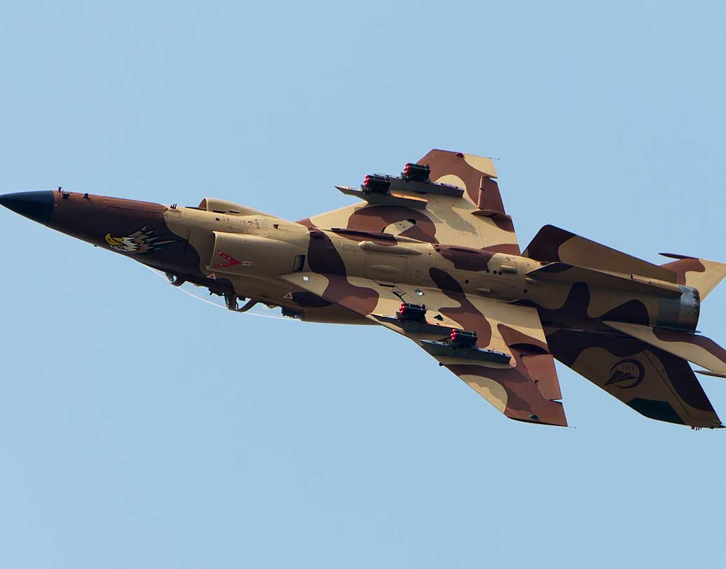 এফটিসি২০০০জি যুদ্ধবিমানটিতে আছে অত্যাধুনিক রাডার ও অগ্নিপ্রতিরোধী ব্যবস্থা। আকাশ থেকে মাটিতে নিখুঁত লক্ষ্যে আঘাত হানতে এই যুদ্ধবিমানটি বিশেষ ক্ষমতাসম্পন্ন বলে জানিয়েছে চিন সরকার।