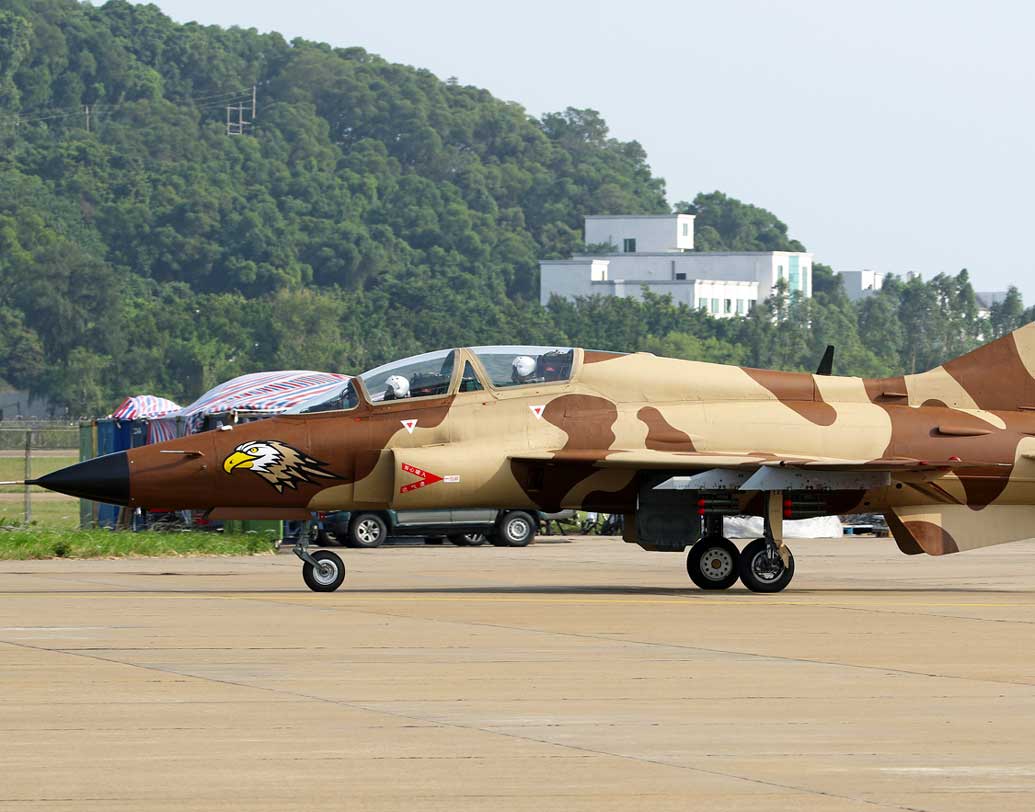 বিমানটির সর্বোচ্চ গতি ১.২ মাক অর্থাৎ প্রায়  ১৪৭০ কিলোমিটার প্রতি ঘন্টা। এক টানা আকাশে উড়তে পারে ২৪০০ কিলোমিটার। আর ভূমি থেকে সর্বোচ্চ ১৫ কিলোমিটার উচ্চতায় ওড়ার ক্ষমতাসম্পন্ন এই এফটিসি২০০০জি যুদ্ধবিমান।