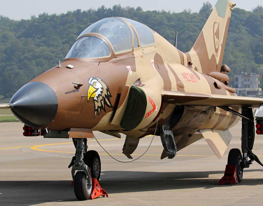 টানা তিন ঘন্টা আকাশে উড়তে পারে দু’টি আসনসম্পন্ন এই যুদ্ধবিমান। বহণ করতে পারে সর্বোচ্চ তিন টন ওজনের ক্ষেপণাস্ত্র ও বিস্ফোরক।