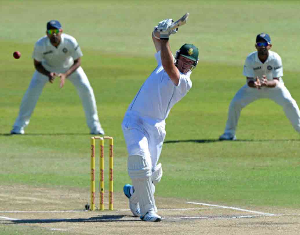 গ্রেম স্মিথ: দক্ষিণ আফ্রিকার প্রাক্তন অধিনায়ক। প্রায় ১২ বছর টেস্ট খেলেছেন। ২০০২ সালে অস্ট্রেলিয়ার বিরুদ্ধে শুরু করেছিলেন। শেষ টেস্টও খেলেছিলেন একই দলের বিরুদ্ধে।