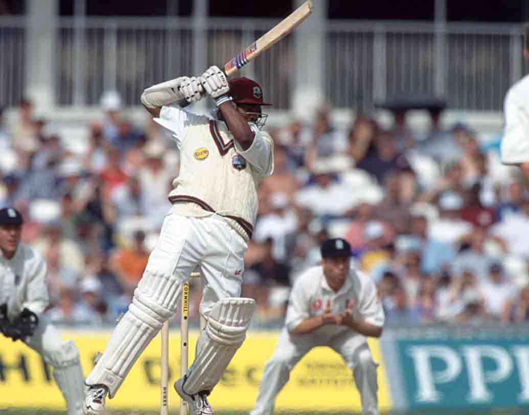 ব্রায়ান লারা: টেস্ট ক্রিকেটের ইতিহাসে সব সময়ই উজ্জ্বল থাকবে নামটি। ১৯৯০ তে পাকিস্তানের বিরুদ্ধে প্রথম টেস্ট খেলেন। কিন্তু, দ্বিতীয় টেস্ট খেলার জন্য তাঁকে প্রায় এক বছর  অপেক্ষা করতে হয়েছিল। একাধিক বিশ্ব রেকর্ড করা লারা পাকিস্তানের বিরুদ্ধেই শেষ ম্যাচ খেলেছিলেন।