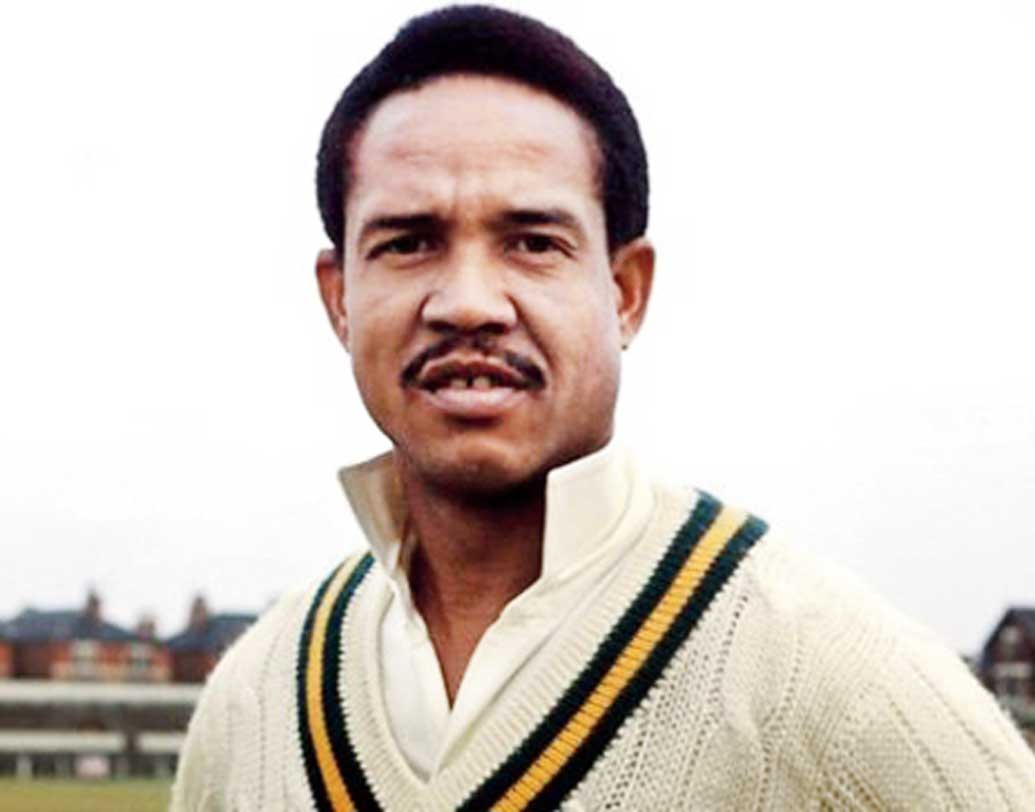 স্যর গারফিল্ড সোবার্স: ওয়েস্ট ইন্ডিজের এই প্রাক্তন অলরাউন্ডার ১৯৫৪ সালে মাত্র ১৭ বছর বয়সে প্রথম টেস্ট খেলেছিলেন। দলটি ছিল ইংল্যান্ড। প্রায় কুড়ি বছর ক্রিকেট খেলার পর ইংল্যান্ডের বিরুদ্ধেই শেষ ম্যাচ খেলেছিলেন।