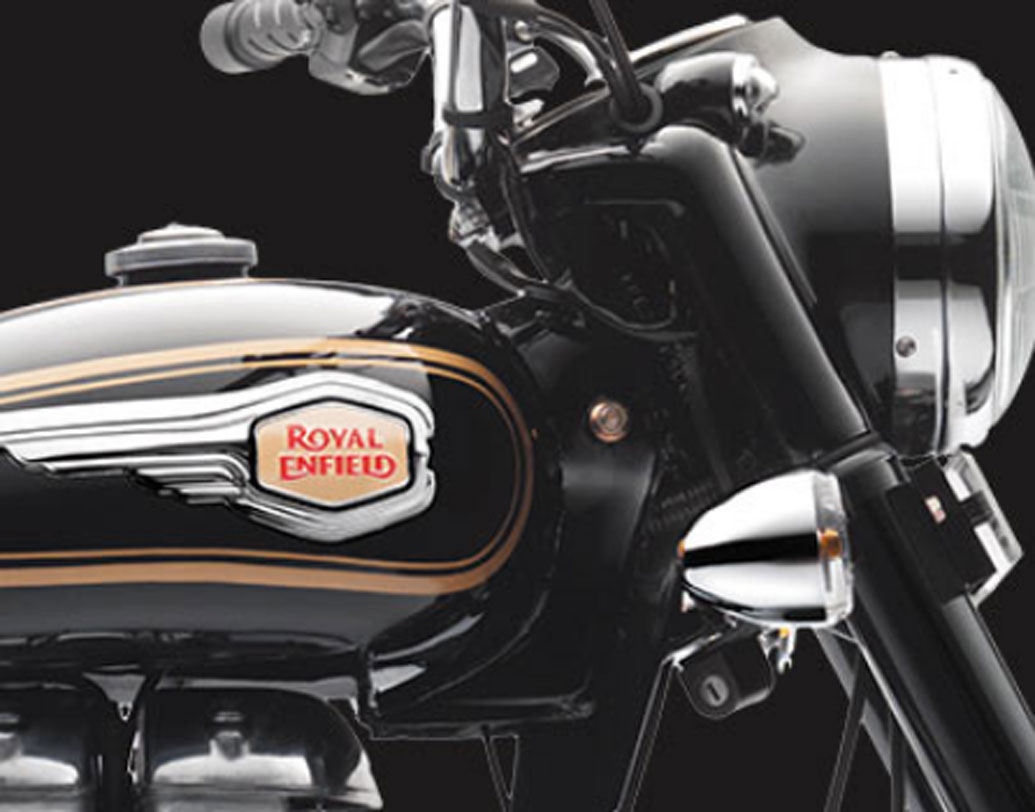 এনফিল্ডের জন্ম ব্রিটেনে হলেও ধীরে ধীরে সংস্থাটি দেউলিয়া হয়ে যায়। এবং শেষে ১৯৬৭-তে বন্ধ হয়ে যায়।এনফিল্ডের ভারতের শাখাটি তখনও বাইক তৈরি করছিল। আইনি লড়াইয়ের পর ১৯৯৯-তে ভারতের শাখাটি রয়্যাল এনফিল্ড ব্র্যান্ডেই গাড়ি তৈরি করতে থাকে।