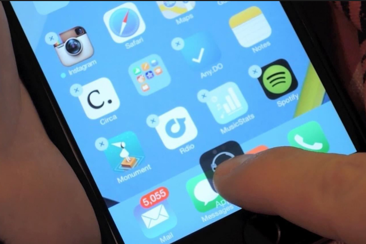 *#06#: প্রত্যেকটা ফোনের আলাদা আইএমইআই কোড থাকে। যা খুবই গুরুত্বপূর্ণ। এই নম্বরে ডায়াল করলে আপনার মোবাইলের আইএমইআই কোড জেনে নিন। ফোন চুরি হলে বা হারিয়ে গেলে আইএমইআই কোড ট্রেস করে খুব সহজেই ফোনের লোকেশন জানা সম্ভব।