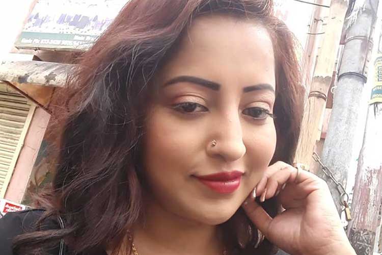 টলিউডে কাজ করার কারণে সংসারে বেশি সময় দিতে পারছিলেন না পায়েল। এই অভিযোগেই ২০১৫-য় পায়েলের বিরুদ্ধে বিবাহ বিচ্ছেদের মামলা রুজু করেন তাঁর স্বামী। তাঁদের ন’ বছরের একটি ছেলে আছে, সে পায়েলের স্বামীর সঙ্গে টালিগঞ্জে থাকে। পায়েলের পরিবারের তরফে দাবি, ছেলেকে কাছে না পাওয়ায় তীব্র মানসিক অবসাদে ভুগতেন এই অভিনেত্রী।