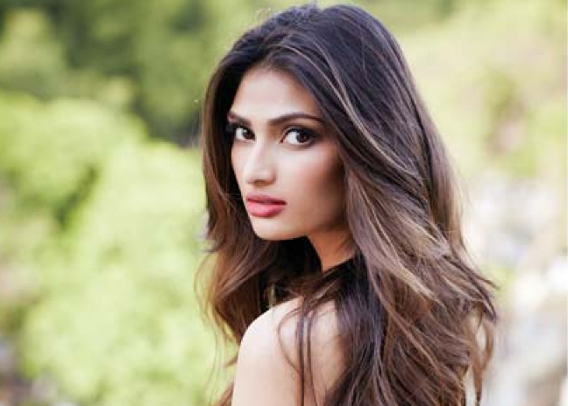 অভিনেতা সুনীল শেট্টির কন্যা আথিয়ার সঙ্গে ভারতীয় ক্রিকেট দলের ওপেনার রাহুলের সম্পর্কের গুঞ্জন নতুন নয়। গত চার বছর ধরে চুটিয়ে প্রেম করছেন তাঁরা। মাঝেমাঝেই সমাজমাধ্যমে দেখা গিয়েছে তাঁদের রোম্যান্সের ঝলক।