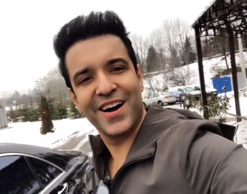 ছোটপর্দায় এক সময় বেশ পরিচিত নাম ছিলেন আমির আলি। এখন তাঁকে তেমন ভাবে চোখে না পড়লেও চকোলেট বয় ইমেজের জন্য বেশ পপুলার ছিলেন তিনি। একতা কপূরের ‘ঘর ঘর কি কহানি’তে আমিরের অভিনীত সমীর কলকে এখনও অনেকে মনে করেন। তবে টেলি-সিরিয়াল করার আগে বিমানকর্মী হিসাবে কাজ করতেন আমির।