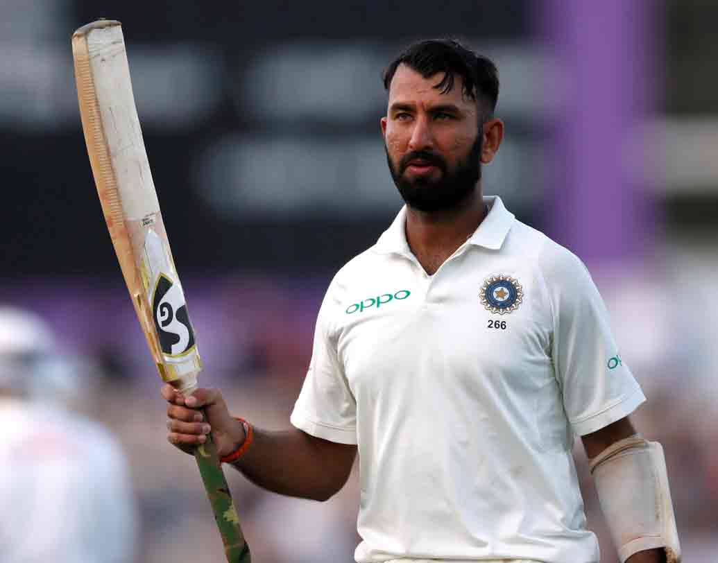 বিরাট কোহালি এবং অজিঙ্ক রাহানের পাশাপাশি চলতি সিরিজে টিম ইন্ডিয়াকে ভরসা দিয়েছে চেতেশ্বর পূজারার ব্যাট। ট্রেন্ট ব্রিজের দ্বিতীয় ইনিংসে ব্যক্তিগত ৭২ রান করেছেন। কোহালির সঙ্গে পার্টনারশিপে ১০০-র বেশি রানও করেছেন। চতুর্থ টেস্টে পূজারার ব্যাট থেকে বেরিয়েছে ১৩২ রানের ব়ড় ইনিংস। ছবি: রয়টার্স।