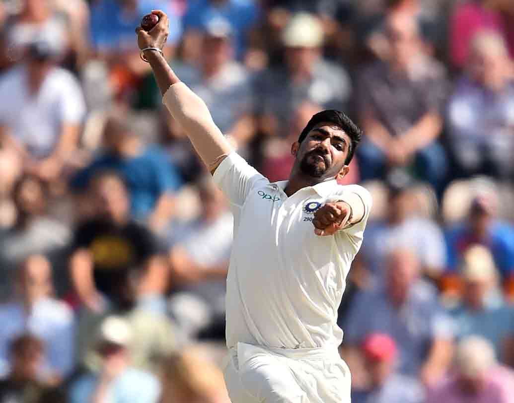 চলতি সিরিজে ভারতীয় বোলিং লাইনআপের ধার বাড়িয়েছেন জসপ্রীত বুমরা। নতুন বলে প্রায় সব ইংলিশ ব্যাটসম্যানকই বিপদে ফেলেছেন তিনি।