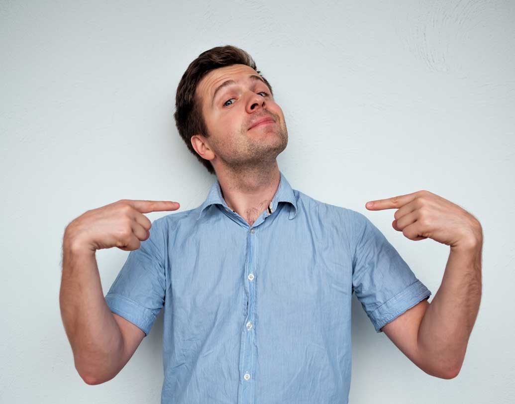 সারা ক্ষণ কেবল নিজের কথাই ভেবে যান তিনি? আপনি কিছু বলতে গেলেও আপনার কথার গুরুত্ব না দিয়ে কেবল নিজের কথাই বলে চলেন? তা হলে সাবধান! স্বার্থপরতা দিয়ে জীবন চলে না। প্রয়োজনে কথা বলুন তাঁর এই স্বভাব নিয়ে, ভুল শুধরোতে পারলে তবেই বাকি জীবন এক সঙ্গে থাকার কথা ভাবুন। ছবি: শাটারস্টক।