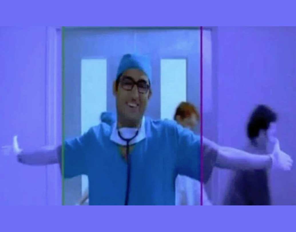 প্রেম না বিয়ে, ঠিক করতে করতেই ‘সালাম নমস্তে’-তে গোটাটা কাটিয়েছেন সইফ আলি খান আর প্রীতি জিন্টা। যখন তা ঠিক করলেন, তখন ফিল্ম প্রায় শেষের দিকে। সে সময়েই এক ঝলক দেখা গেল অভিষেক বচ্চনকে। প্রীতির সন্তানের জন্মের সময় চিকিৎসকের বেশে আনন্দে আত্মহারা। তবে অভিষেকের ওই ক্যামিয়ো রোল মনে রাখেননি দর্শক।