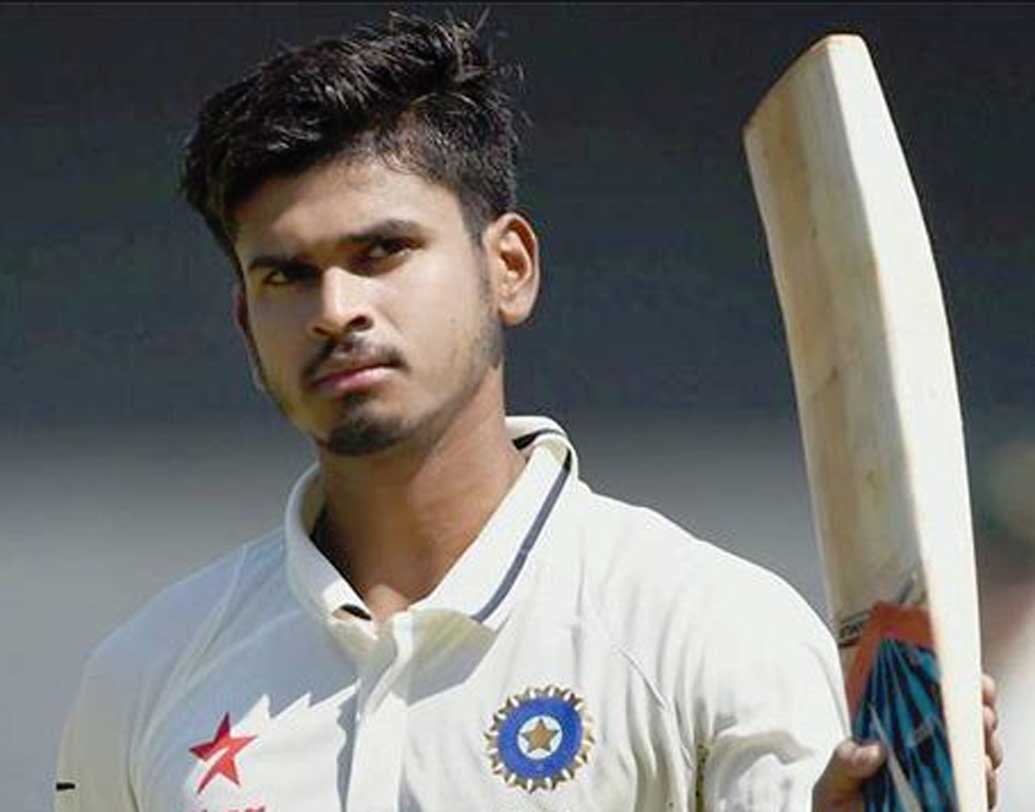 ক্যাপ্টেন কোহালির পর যে নামটা প্রথমেই উঠে আসে, তা শ্রেয়স আইয়ারের। ঘরোয়া ক্রিকেটে তাঁর মতো নির্ভরযোগ্য ব্যাটসম্যান খুব কমই আছে। ৪৯টা প্রথম শ্রেণির ম্যাচে করেছেন ৪১৪৮ রান। আর ব্যাটিং গড়? ৫৩।ফলে ক্যাপ্টেন হওয়ার দৌড়ে অন্য অনেক ক্রিকেটারের থেকে এগিয়ে শ্রেয়স।