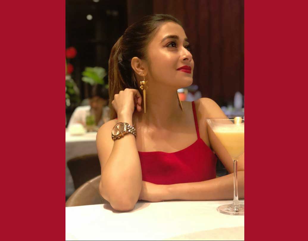 ‘উত্তরণ’-এর ইচ্ছাকে মনে আছে? সেই ইচ্ছা থুড়ি টিনা দত্ত নাকি থাকবেন বিগ বস-এর ঘরে। এর আগে ‘খতরো কি খিলাড়ি’-র সপ্তম সিজনে তাঁকে দেখা গিয়েছিল।