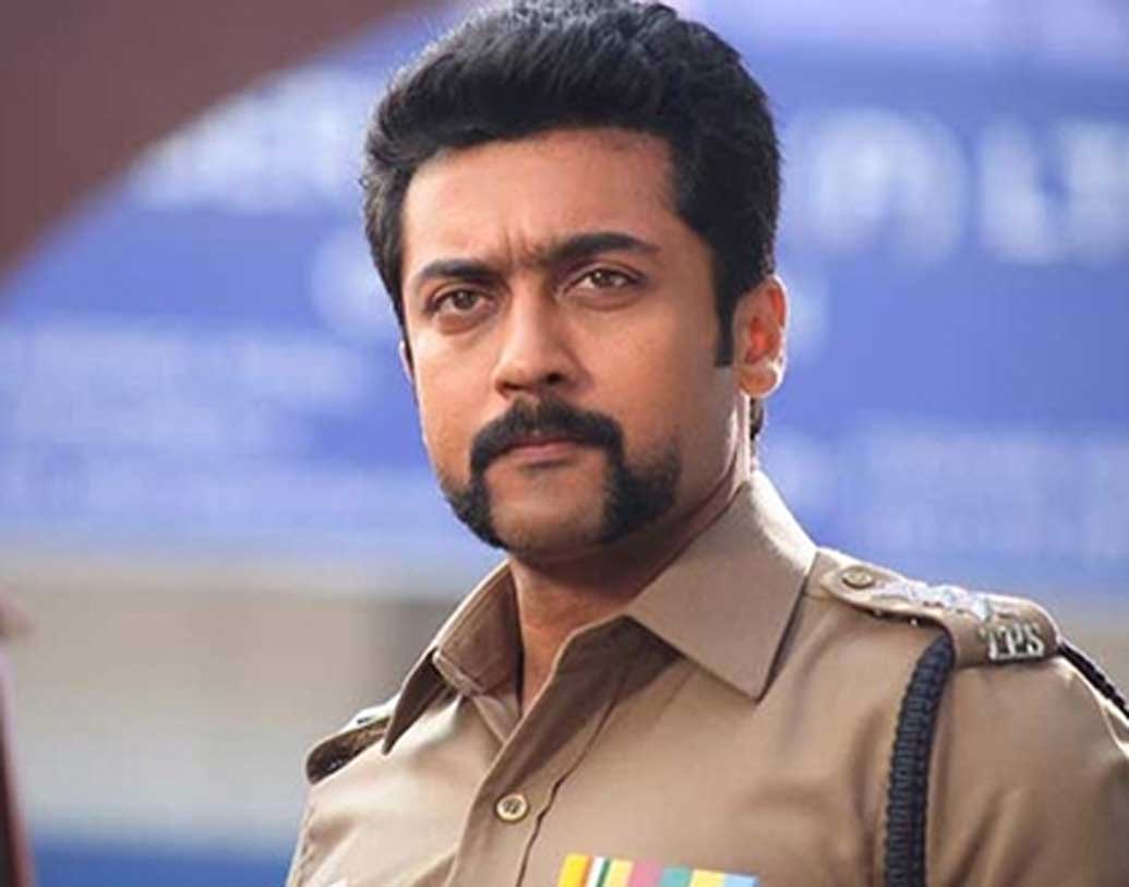 সূর্য: সারাভানন শিবকুমার হল দক্ষিণী এই তারকার আসল নাম। তবে ফিল্মফেয়ারের মঞ্চে তাঁকে এই নামে ডাকলে প্রথমেই কেউ চিনতে পারতেন কি?