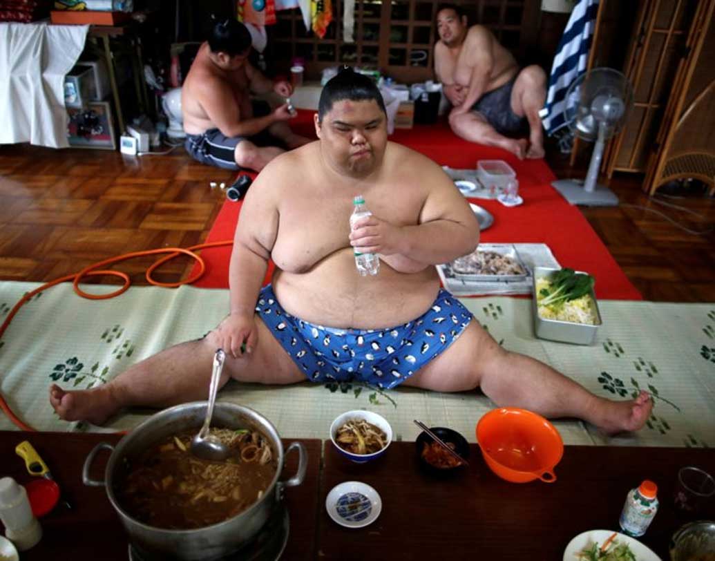 How a Sumo wrestler spend the day, and their diet dgtl