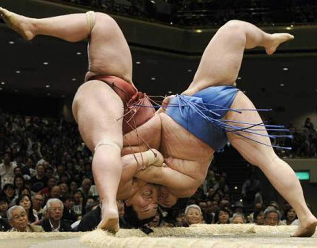 সুমো পালোয়ানরা কখনও জলখাবার খান না। তাঁরা সকালে উঠেই অনুশীলন করেন।ফলে বেড়ে যায় হজম শক্তি।খেতে পারেন ভারী মধ্যাহ্নভোজ।