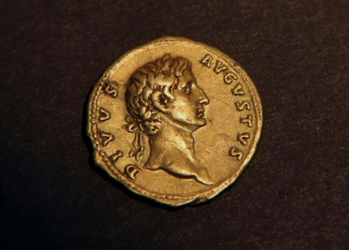 ঘটনাস্থল রোমের নোভাম কুমাম শহর। ১৮৭০ সালে একটি থিয়েটারের উদ্বোধন হয়েছিল এই শহরে। পরে সেটিই সিনেমা হল হয়ে যায়। পরবর্তীকালে ১৯৯৭ সালে সিনেমা হলটি বন্ধ হয়ে যায়।