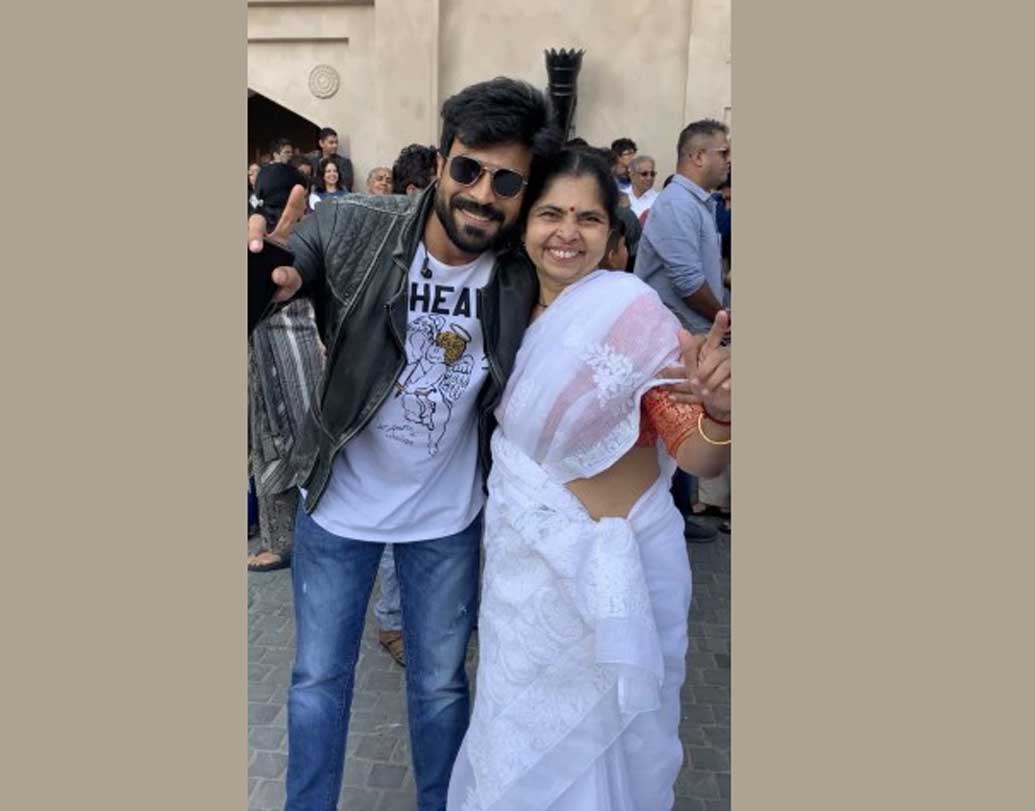 কার্তিকেয়র সঙ্গে তাঁর তাঁর মায়ের একটি ছবিও পোস্ট করা হয়েছে সোশ্যাল মিডিয়ায়।