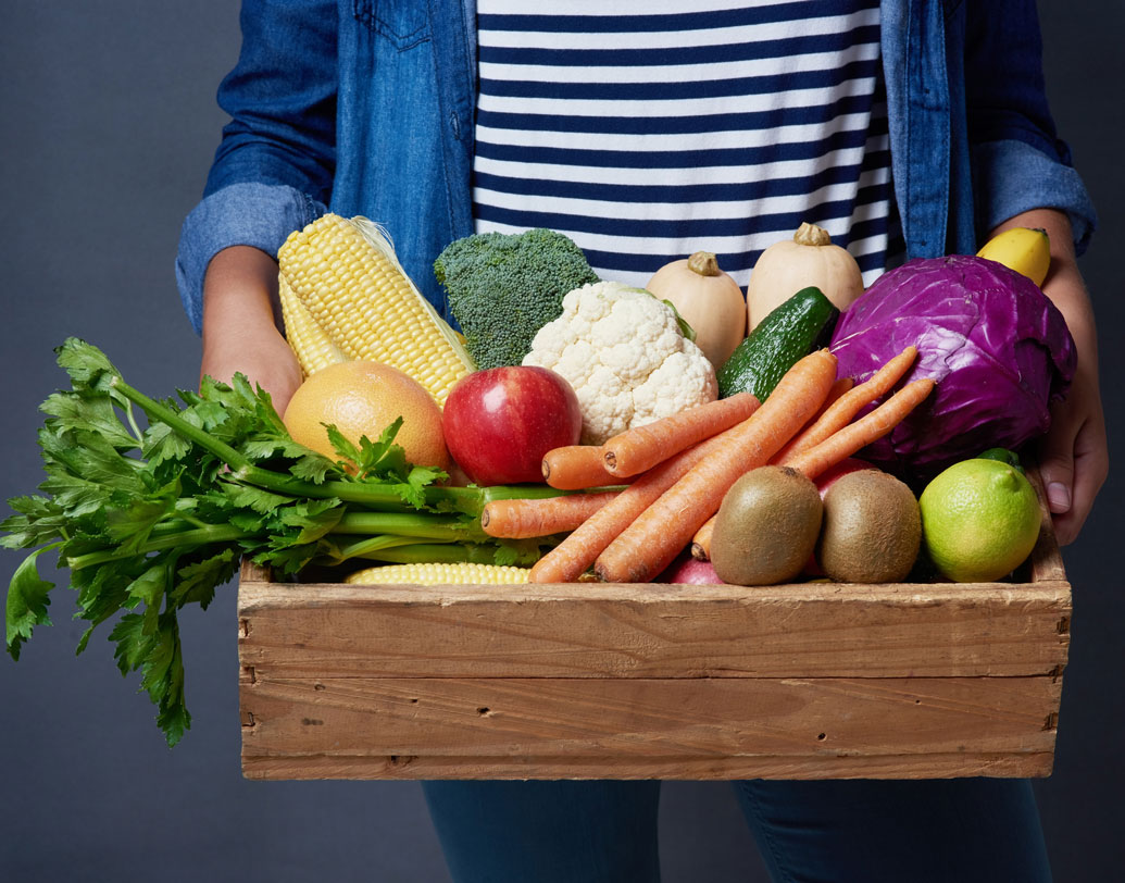 লো কার্বস ডায়েট মানব কিংবা কড়া নিয়মে বাঁধব নিজেকে— এ সব কঠিন ও অসম্ভব প্রতিজ্ঞা করে ফেলার কোনও দরকার নেই। বরং আপনি আমিষাশী হলে সপ্তাহে একটা দিন নিরামিষ খেতে শুরু করুন। এমনিতেই সারা সপ্তাহ প্রচুর মাছ-মাংস খাওয়া চলে, তাই একটা দিন পাকস্থলীকে একটুকম পরিশ্রম করান। এতে শরীর অনেকটাই ভাল থাকবে। হজমক্ষমতাও বাড়বে।