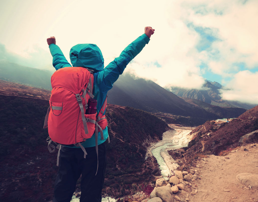 ঘন ঘন না হলেও অন্তত বছরে দু’বার বেড়াতে যাওয়ার সময় রাখুন হাতে। পকেটে খুব চাপ দিতে না চাইলে ধারেকাছেই ঘুরে আসুন প্রিয়জনদের সঙ্গে। একান্তই দূরে যাওয়ার সময় করে উঠতে না পারলে অন্তত কোনও আত্মীয়র বাড়ি থেকে ঘুরে আসুন কয়েকটা দিন। এতে কাজের থেকে মুক্তি যেমন মিলবে, তেমনই অবসাদ দূর হয়ে পারিবারিক বন্ধনও দৃঢ় হবে।