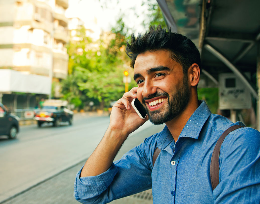 সারা বছর কাজের চাপে প্রায় কারও সঙ্গেই যোগাযোগ রাখতে পারেন না? পরিবার ও ঘনিষ্ঠ মানুষদের সঙ্গে যোগাযোগ রাখার জন্য কিছুটা সময় বরাদ্দ রাখুন। অন্তত সপ্তাহে এক দিন কোনও ঘনিষ্ঠ জনকে ফোন করুন, পারলে দু’-তিন মাসের ব্যবধানেএকটা ছোটখাটো আড্ডার আয়োজন সেরে ফেলুন। এতে ব্যস্ত রুটিনের মাঝে নিজেরও খানিকটা ঝরঝরে লাগবে।