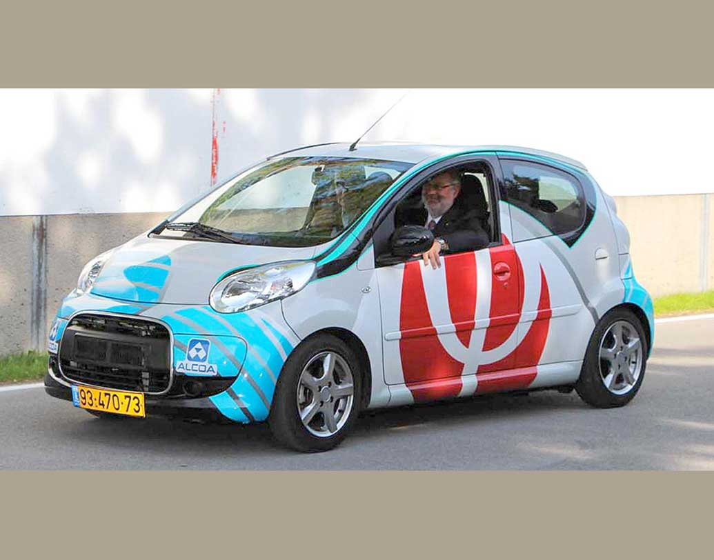 This Phinergy car drives by metal, air, water dgtl